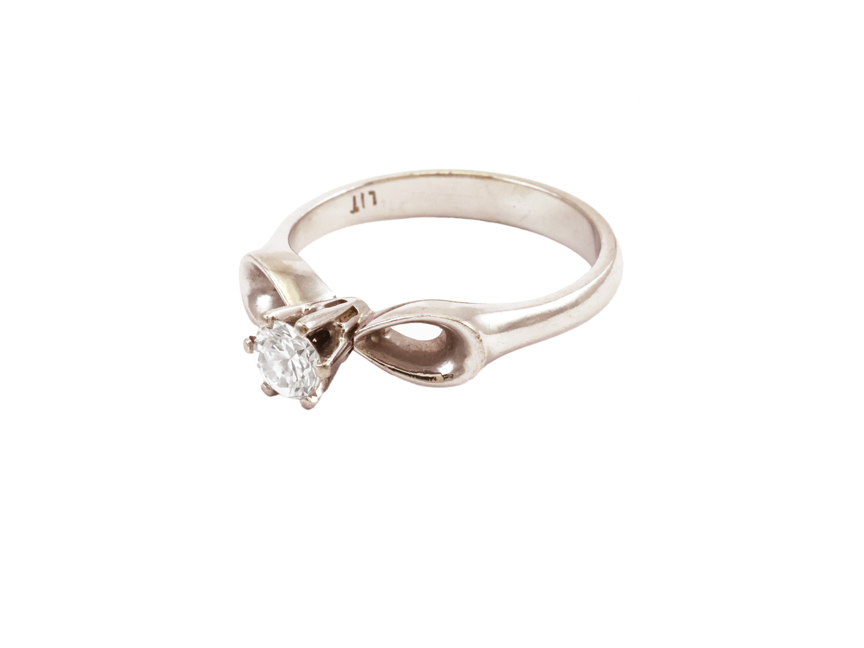 Anello Solitario in Oro Bianco con Diamante a Foggia di Fiocco
