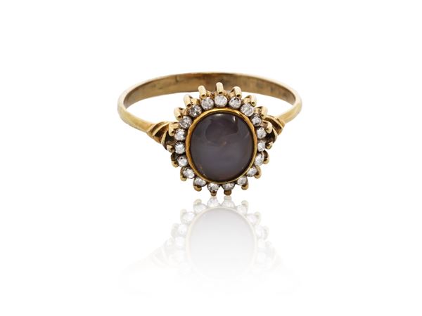Low -title gold ring with sapphire and diamonds