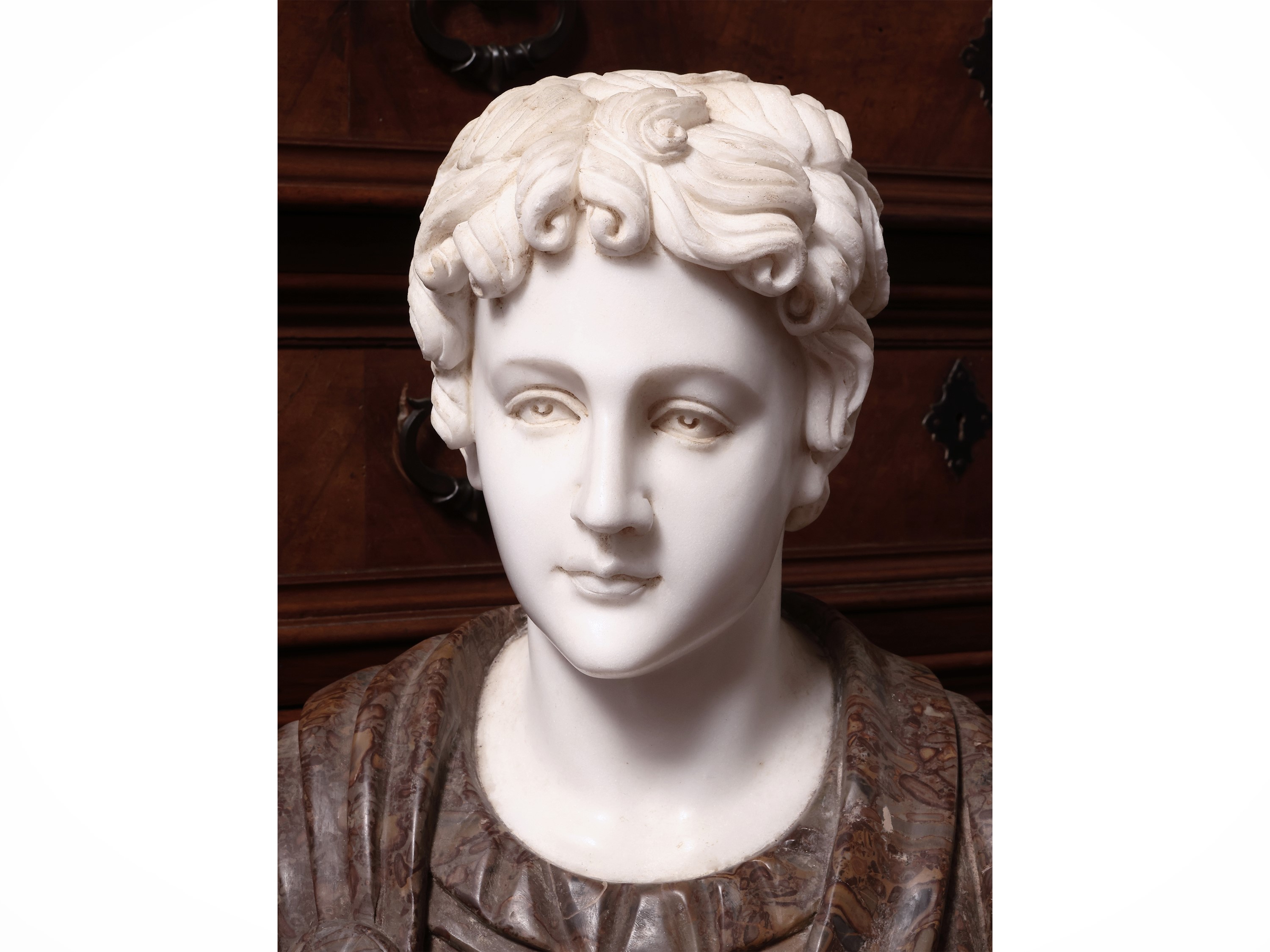 Busto Virile in Varie Tipologie di Marmi