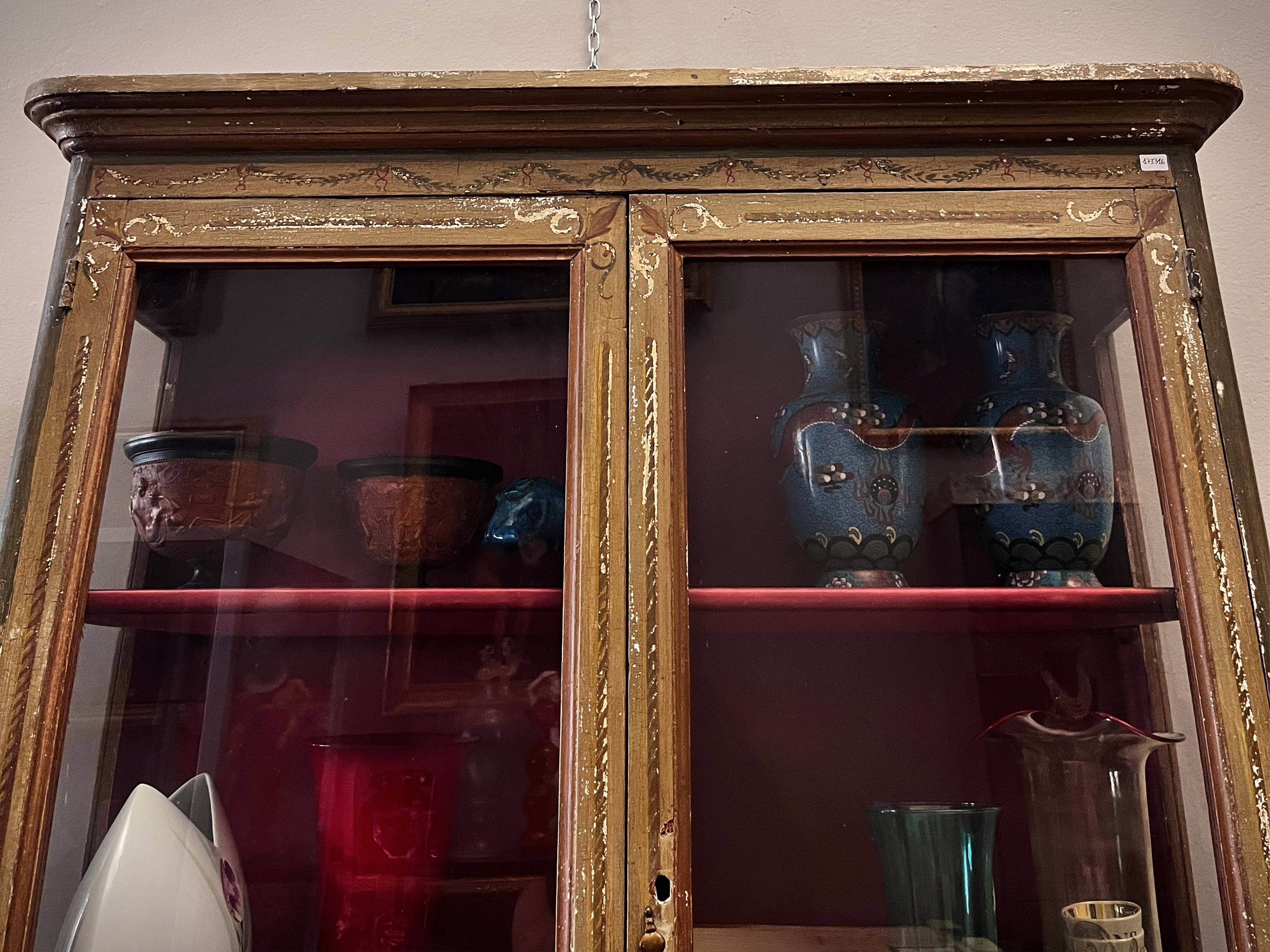 Credenza a due corpi in legno laccato verde