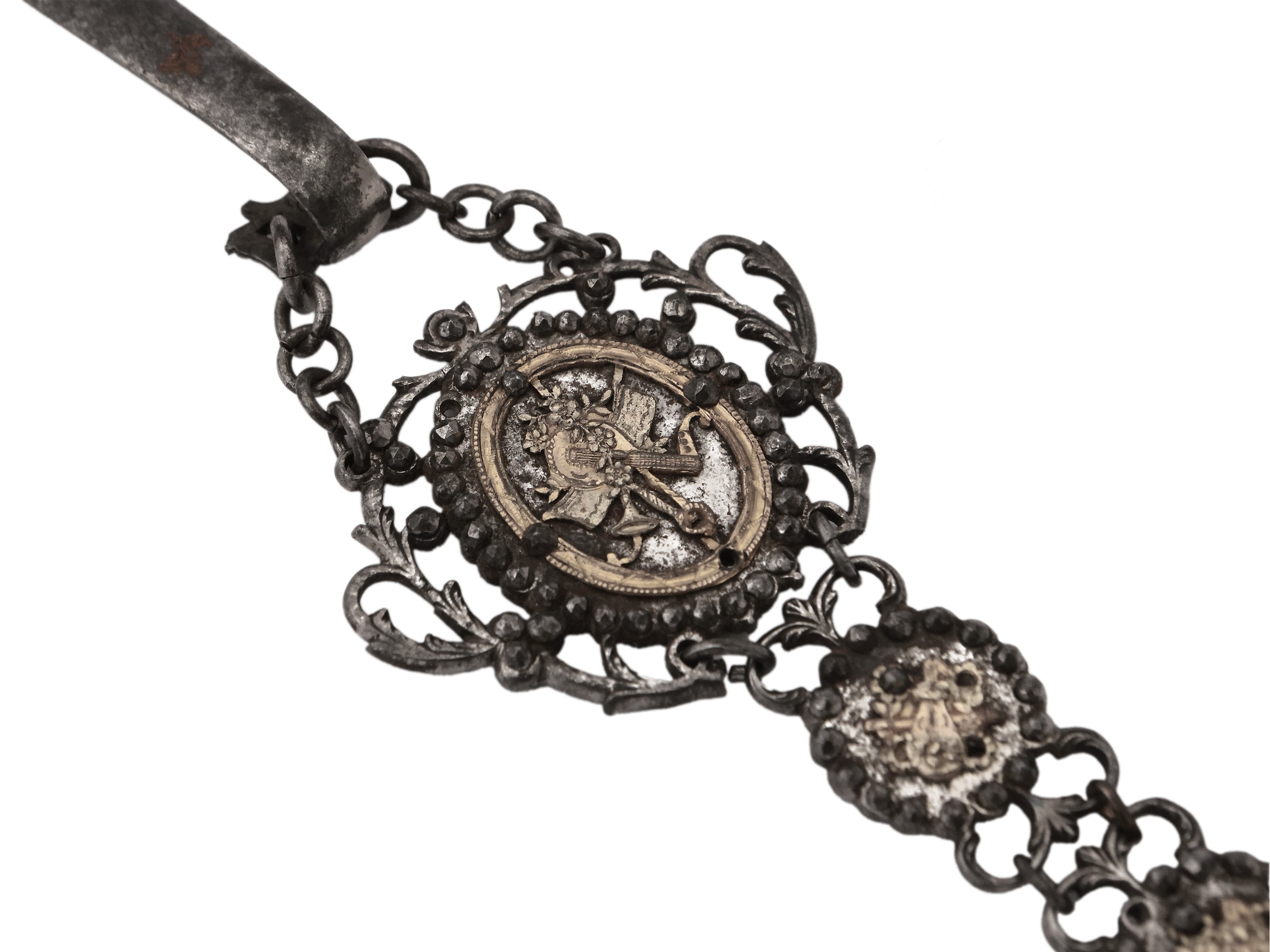 Chatelaine in Oro a Basso Titolo e Metallo Argentato
