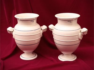 Coppia di Vasi in Ceramica Bianca, Probabilmente Manifattura di Pesaro