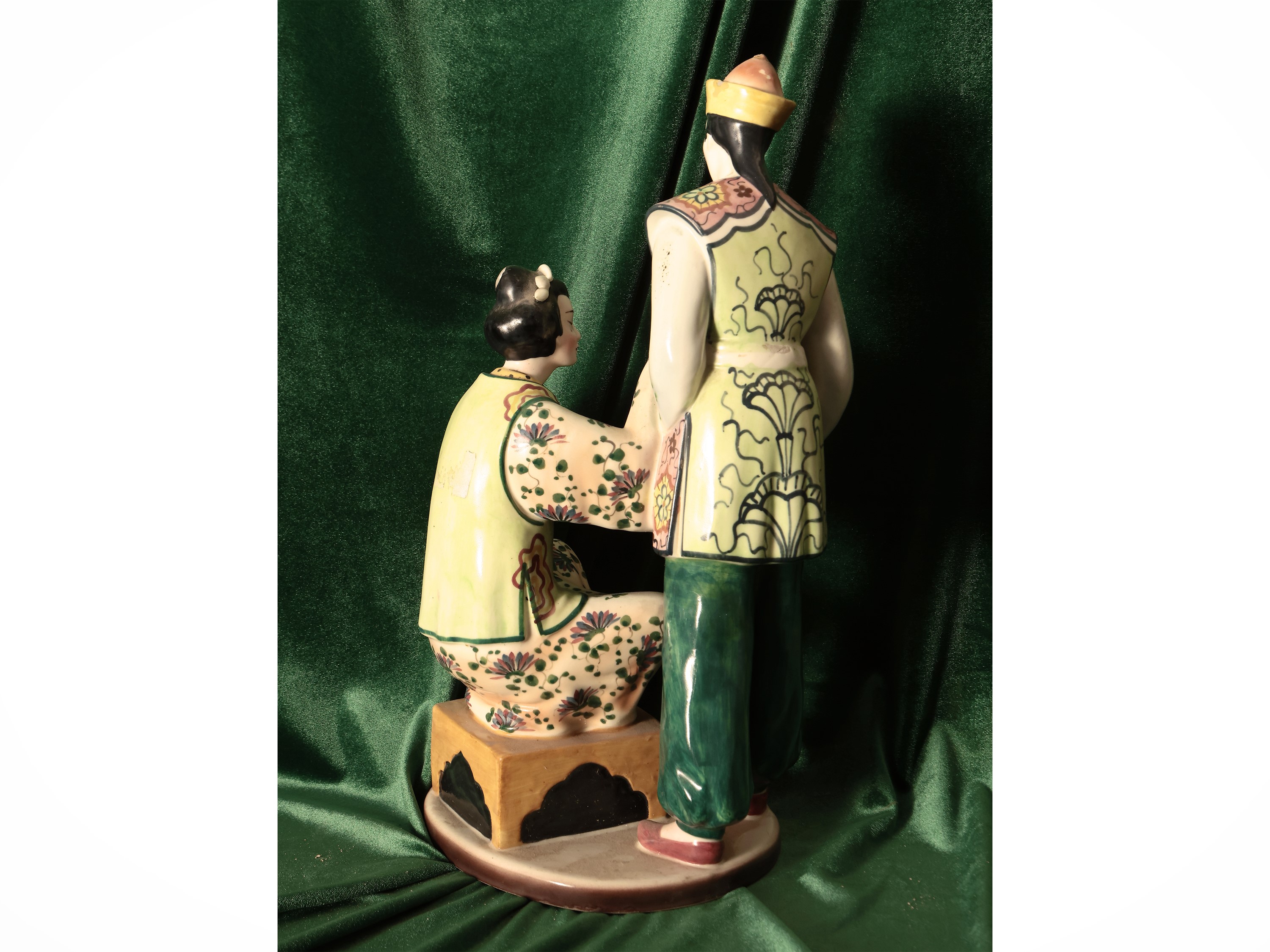 Gruppo in ceramica smaltata