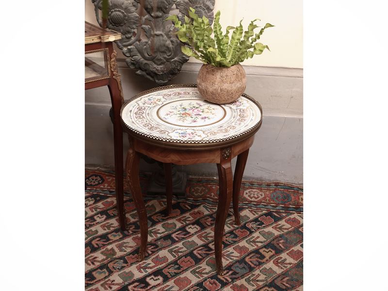 Tavolino da appoggio in legno di rosa