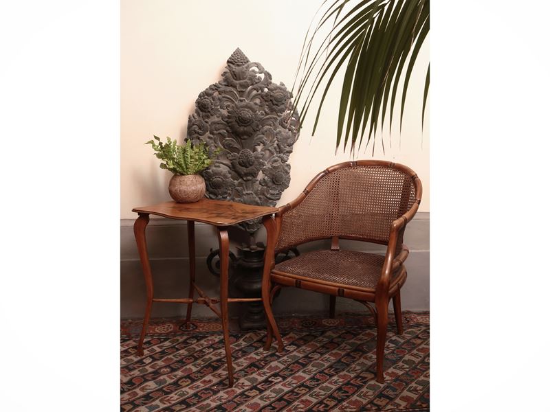 Tavolino da appoggio in legno tenero