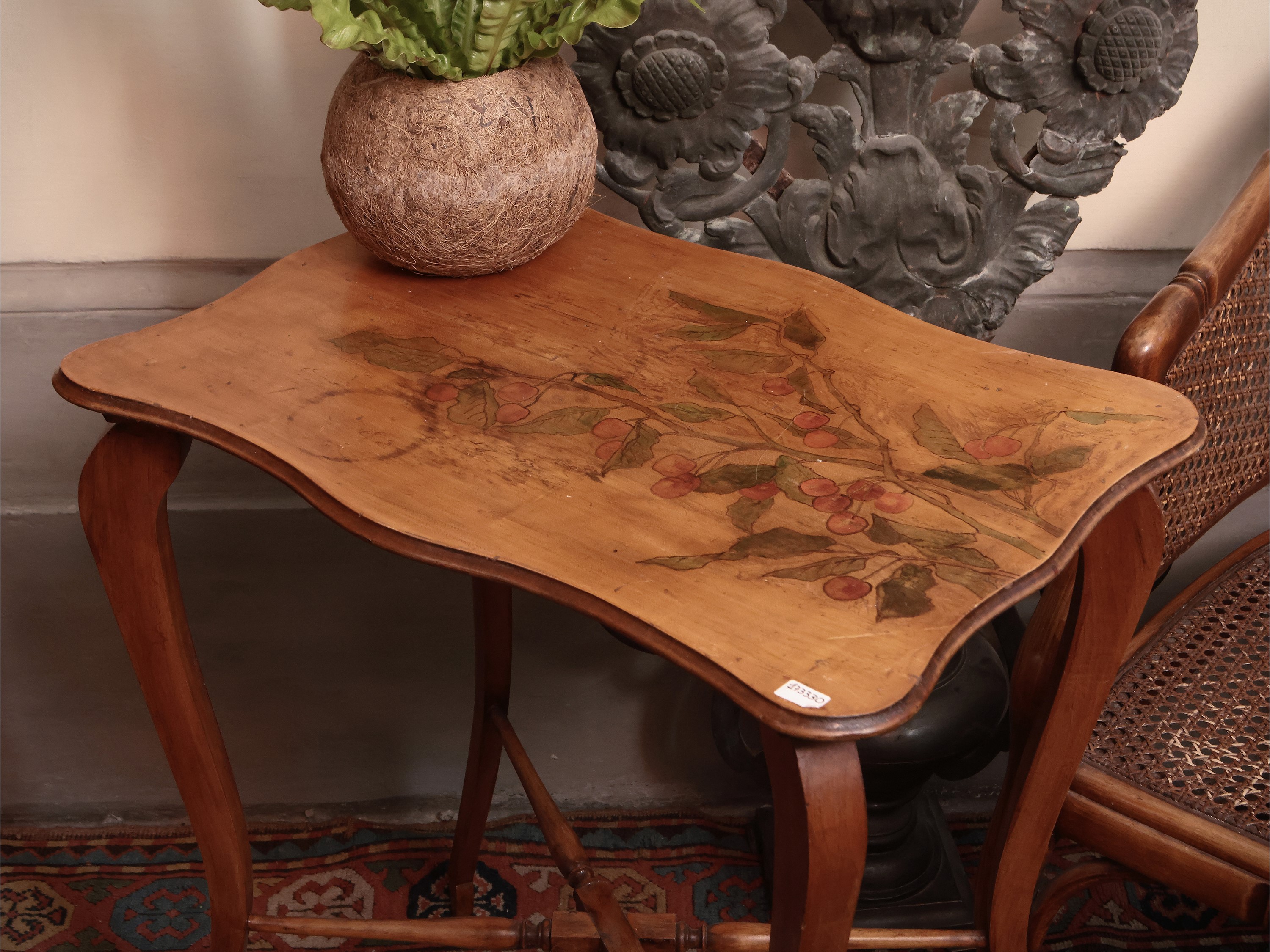 Tavolino da appoggio in legno tenero