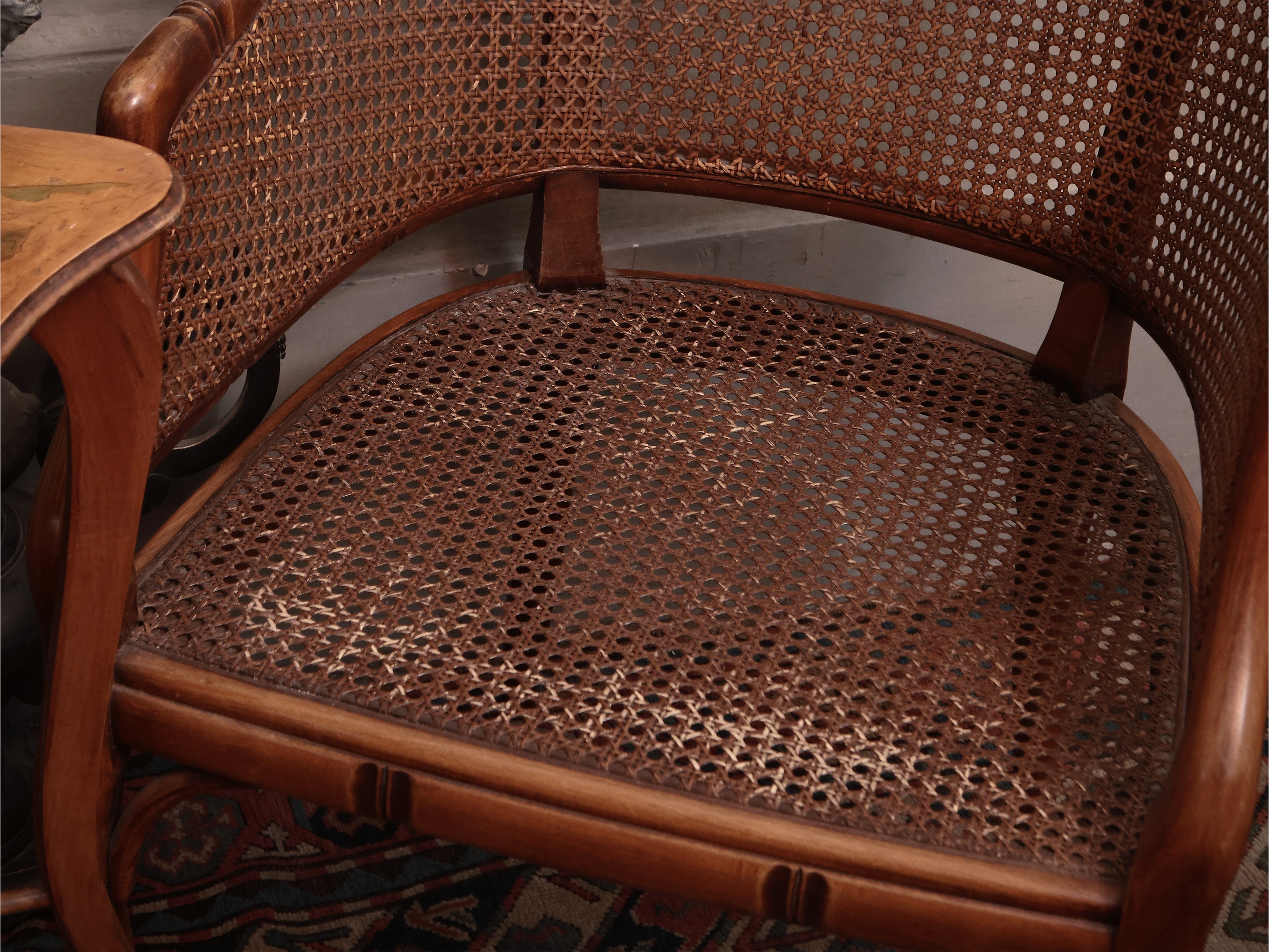 Tavolino da appoggio in legno tenero