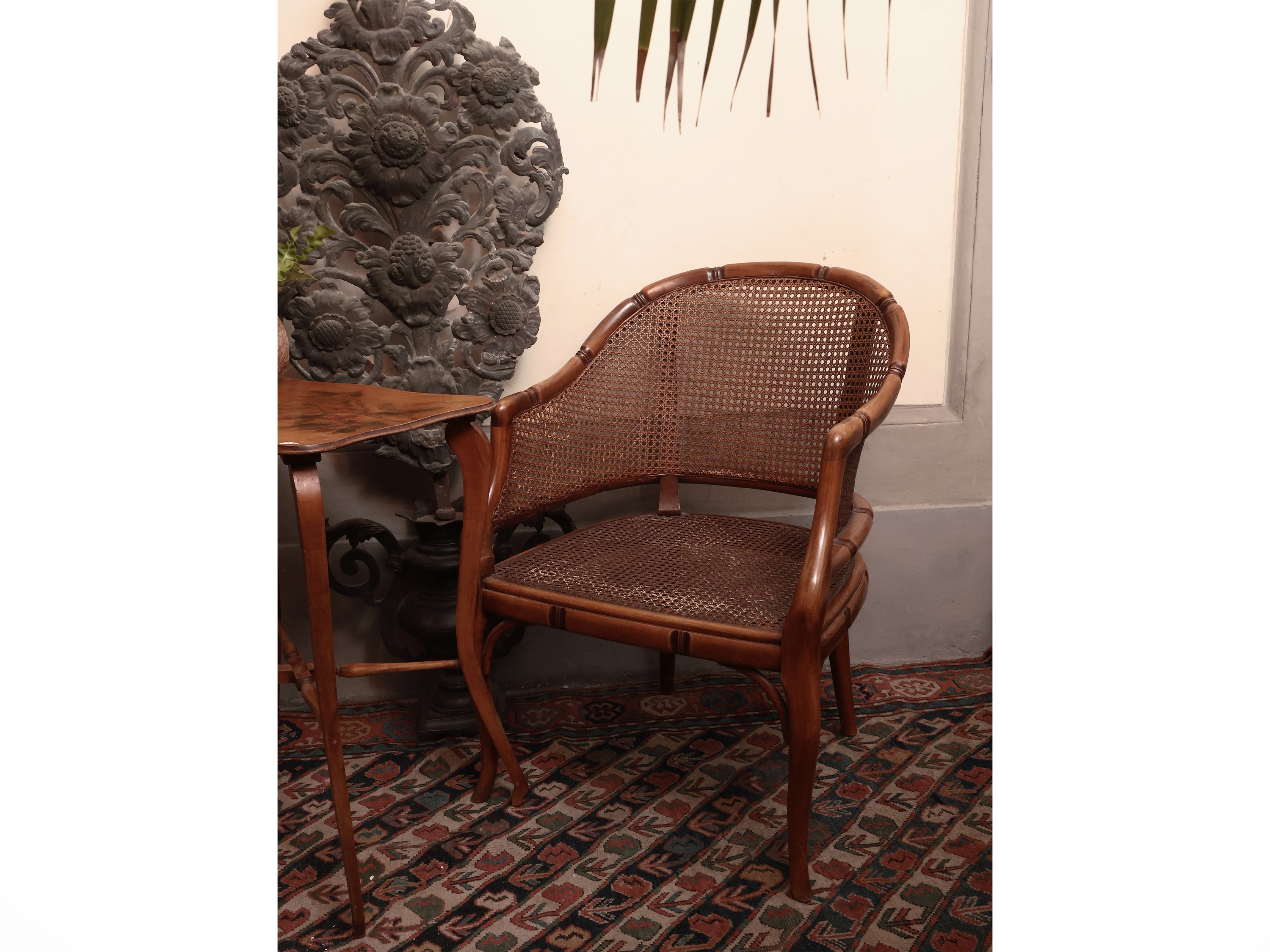 Tavolino da appoggio in legno tenero