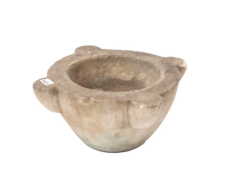 Antico mortaio in marmo
