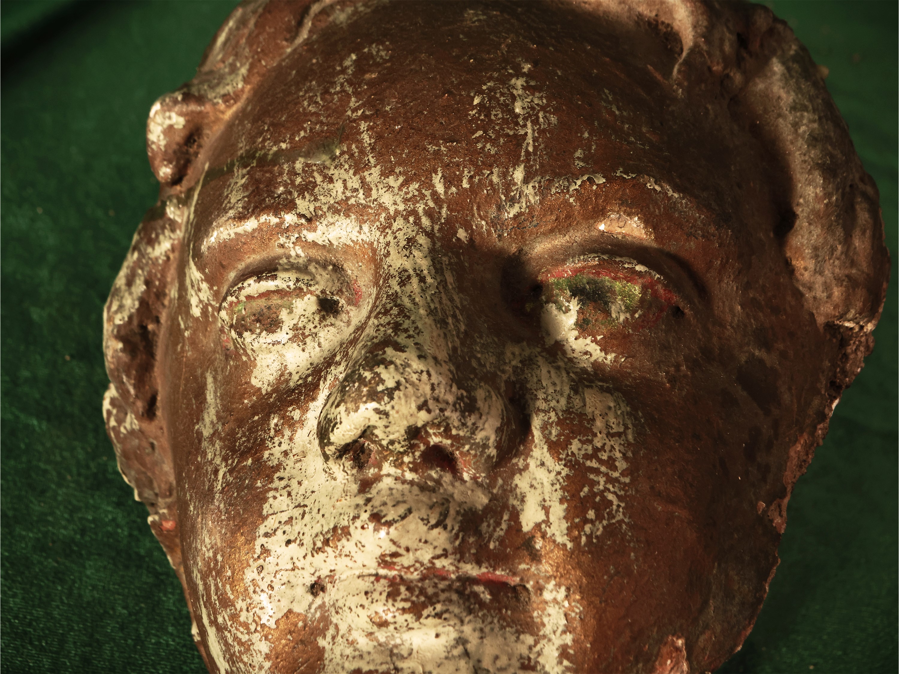 Antico frammento in terracotta