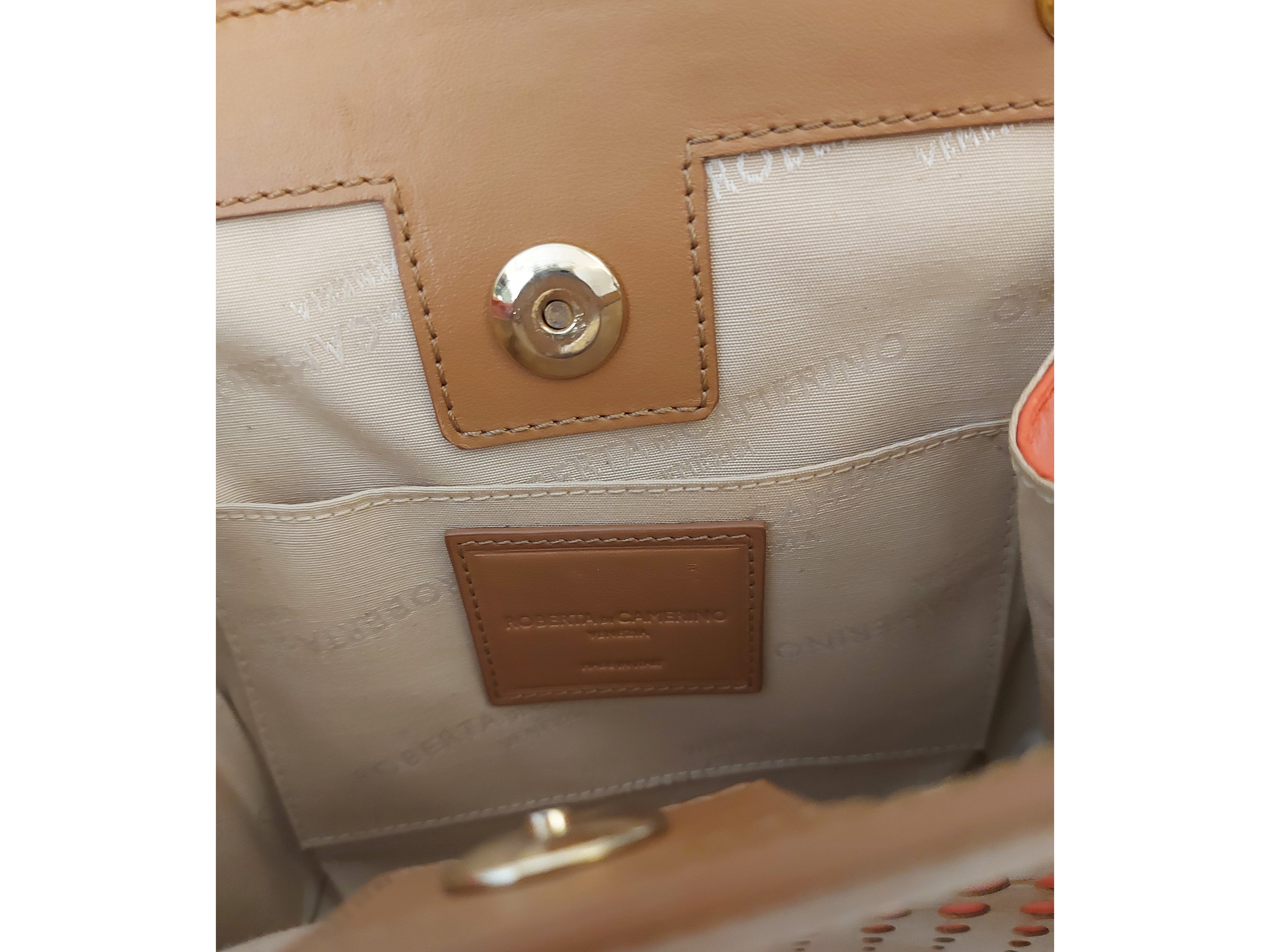 Roberta di Camerino - Borsetta a tracolla in pelle traforata beige e salmone