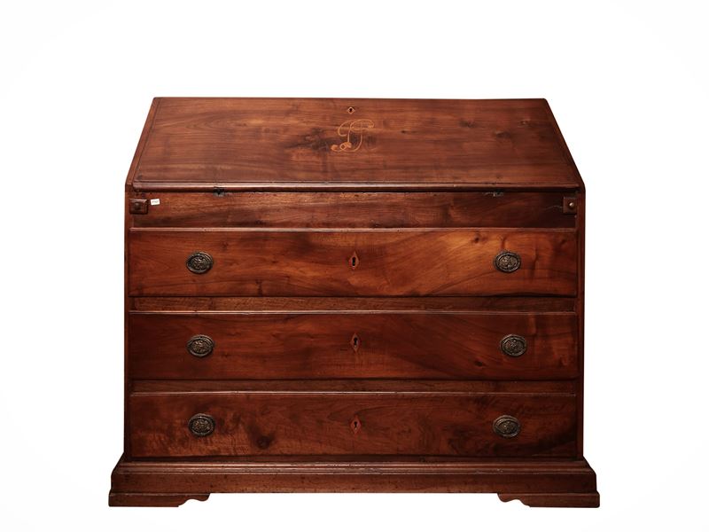 Cassettone a ribalta in noce