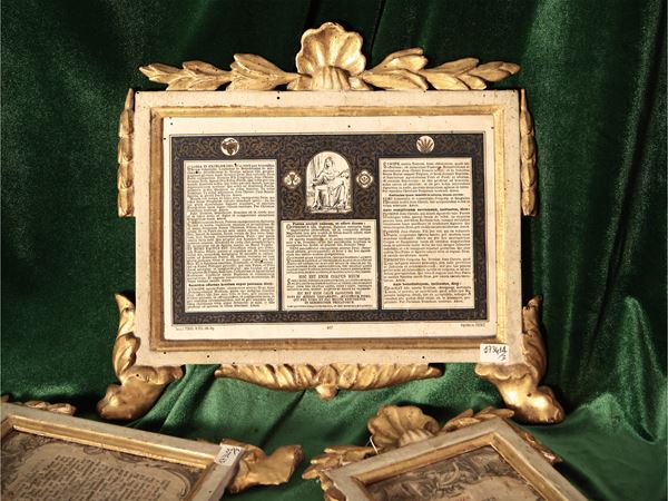 Serie di tre cartagloria in legno inatgliato, dorato e laccato