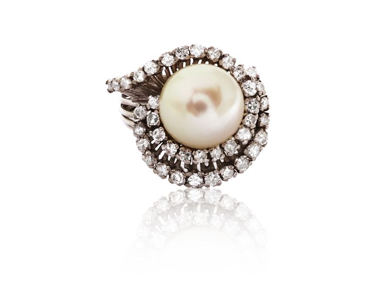 Anello in Oro Bianco con Perla e Diamanti