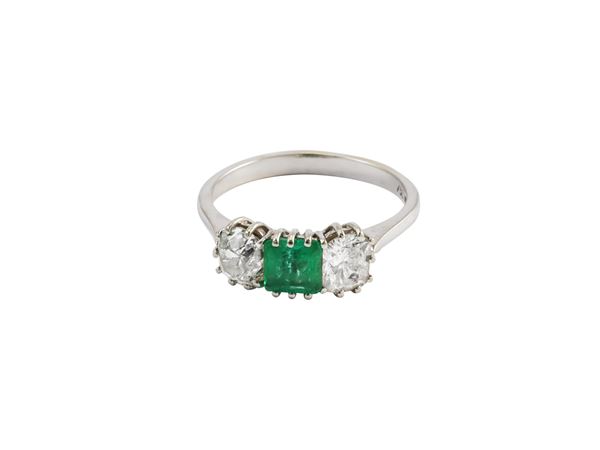 Trilogy ring in white gold with emerald and diamonds