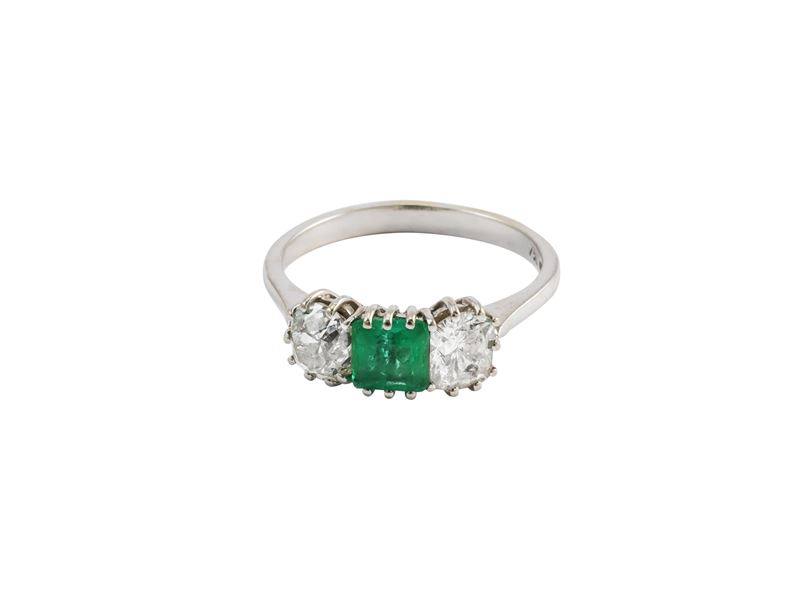 Anello Trilogy in Oro Bianco con Smeraldo e Diamanti