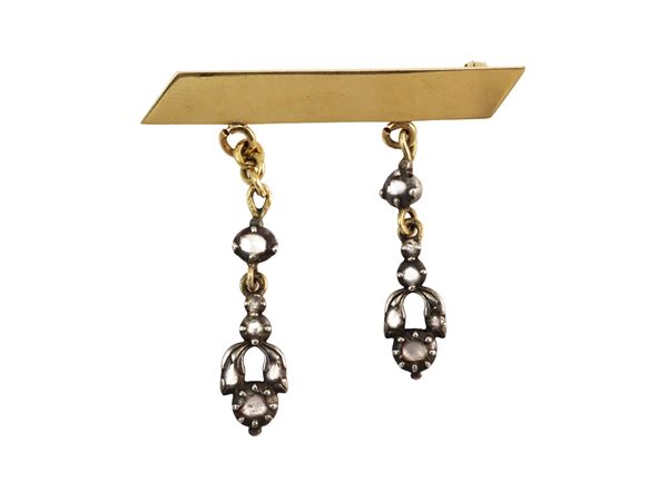 Yellow gold barret brooch with low -titled yellow gold and diamonds pendants
