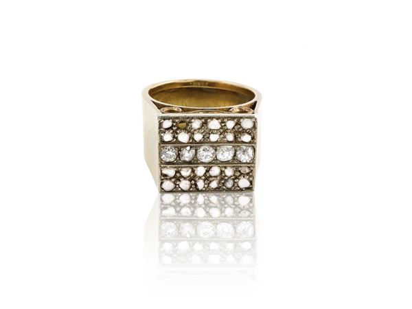 Geometric ring in yellow gold and silver with diamonds