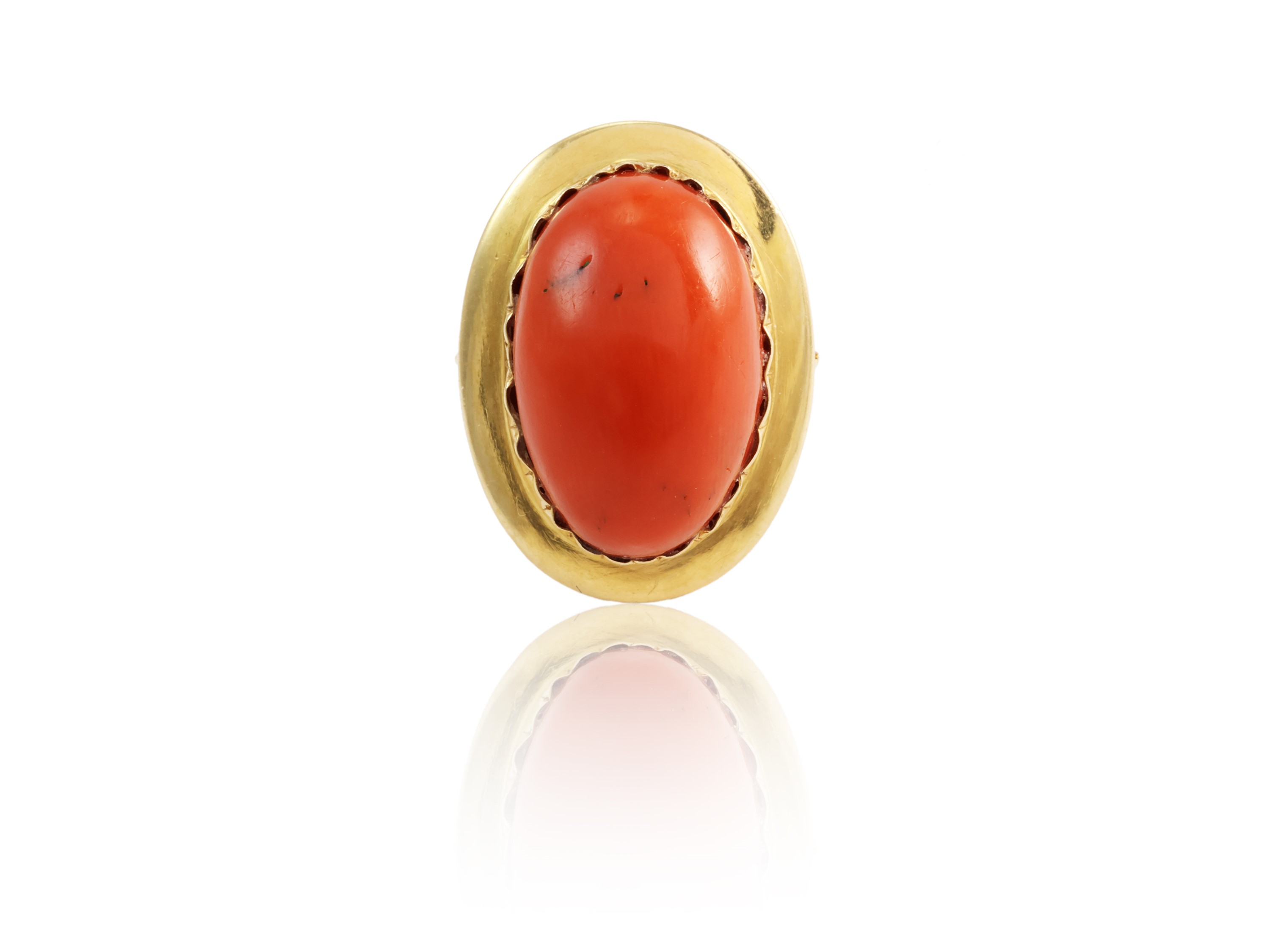 Anello in Oro Giallo con Corallo
