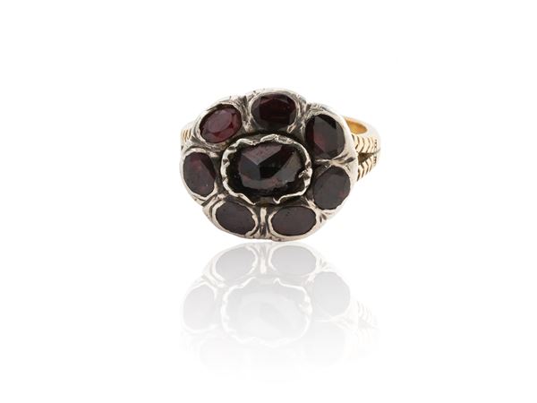 Yellow gold and silver ring with garnets