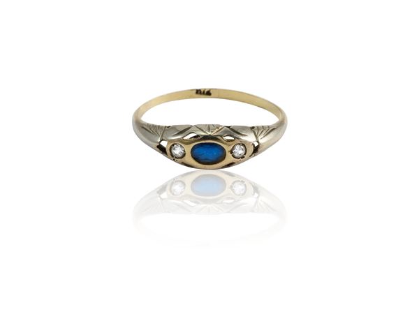 Low -titled white gold ring with blue gem
