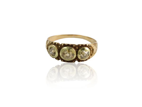 Ancient style trilogy ring in yellow gold with diamonds
