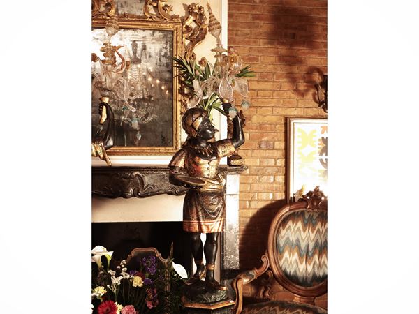 Carved ebanized and golden wooden Moro lamp holder
