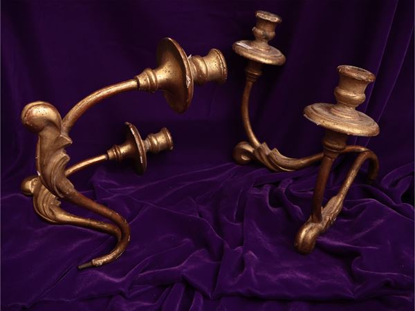 Coppia di appliques in legno e metallo dorato