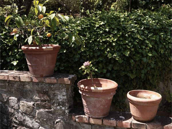 Tre vasi in terracotta