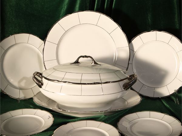 Service of dishes in German porcelain