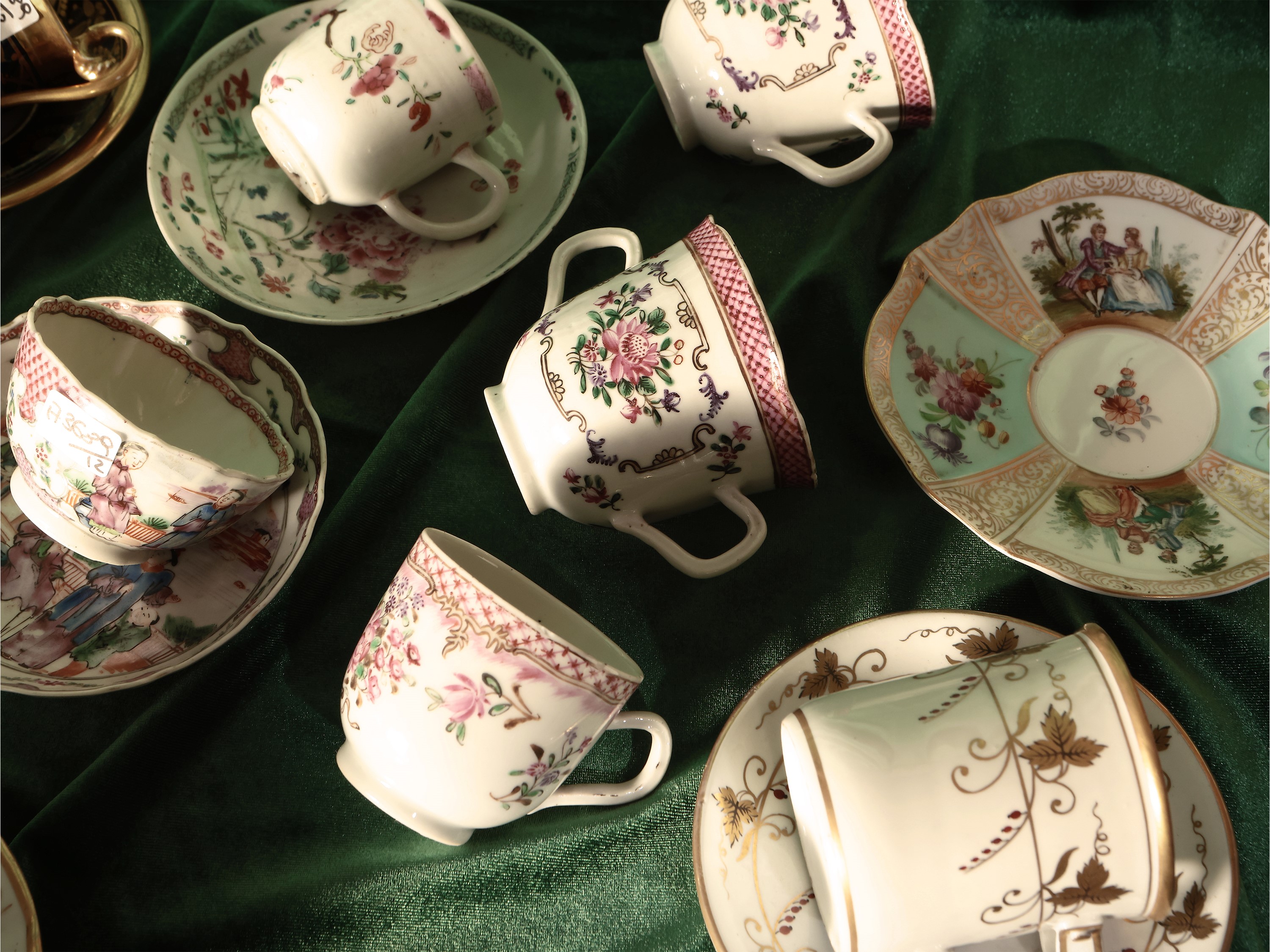 Collezione di Tazzine D'epoca in Porcellana