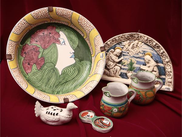 Miscellanea of enamelled terracotta accessories