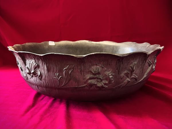 Bacile in peltro di gusto Art Nouveau