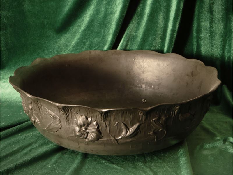 Bacile in Peltro di Gusto Art Nouveau