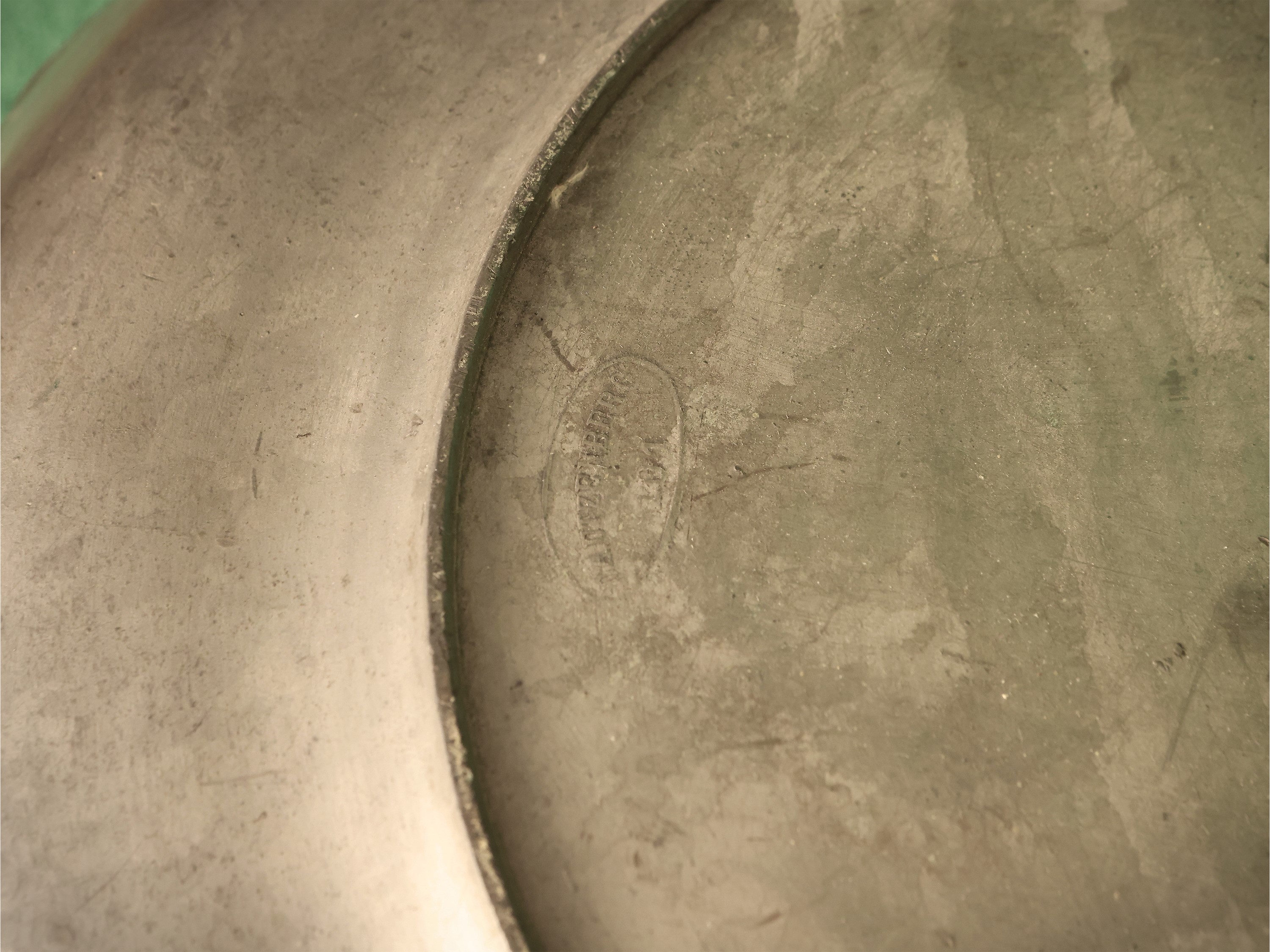 Bacile in Peltro di Gusto Art Nouveau