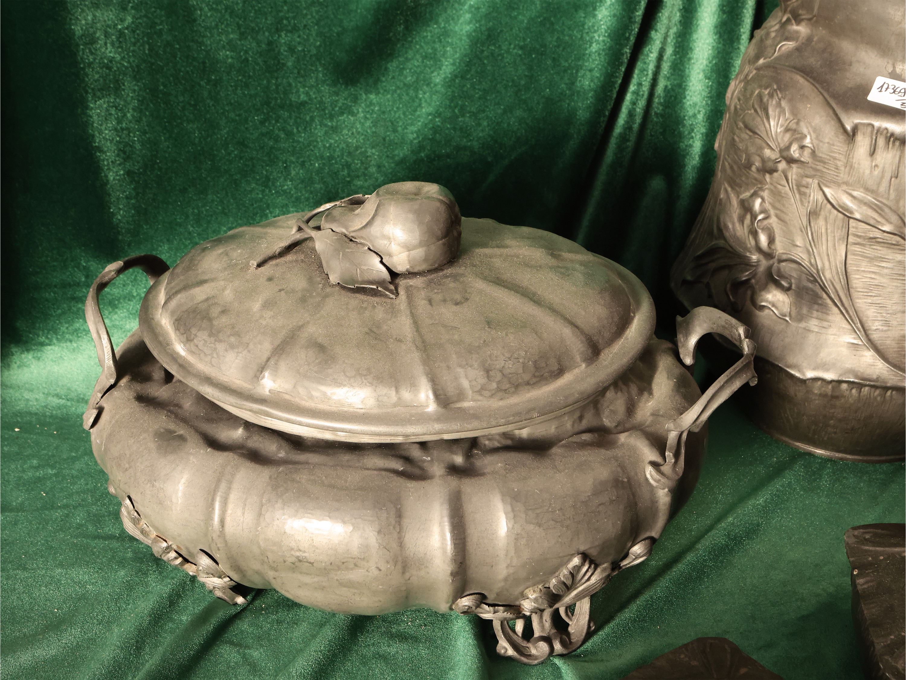 Lotto di Accessori in Peltro di Gusto Art Nouveau
