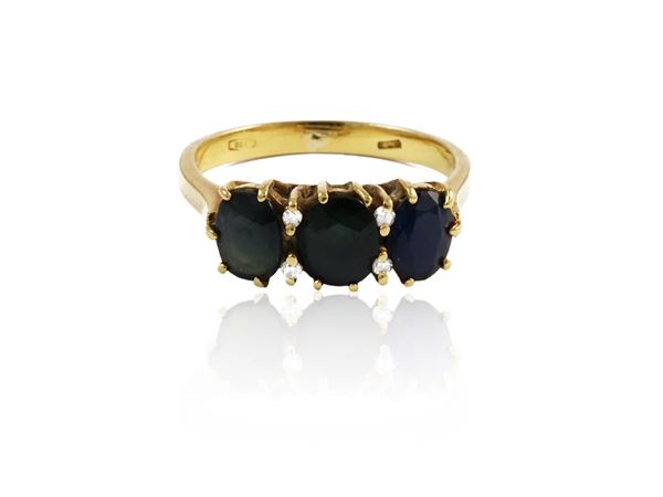 Trilogy ring in yellow gold with sapphires