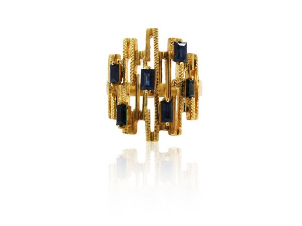 Yellow gold geometric ring with sapphires