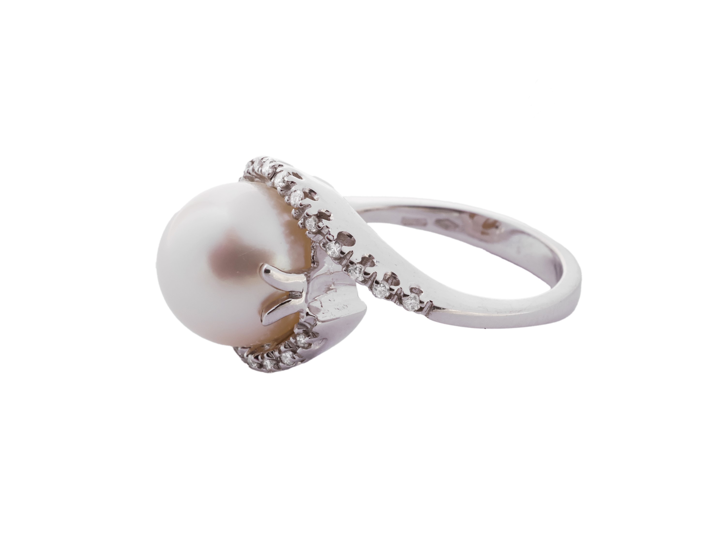 Anello Modello Valentino in Oro Bianco con Perla e Diamanti