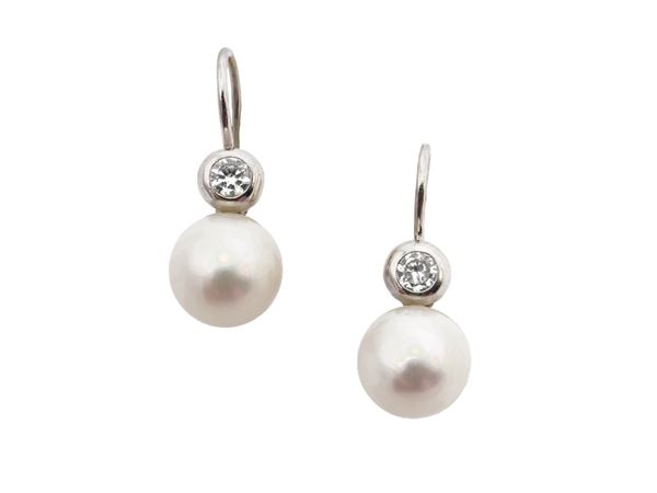 White gold earrings with pearls and diamonds