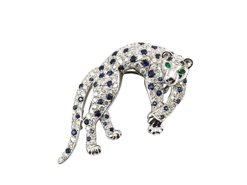 Spilla Animalier in Oro Bianco con Diamanti, Smeraldi e Zaffiri