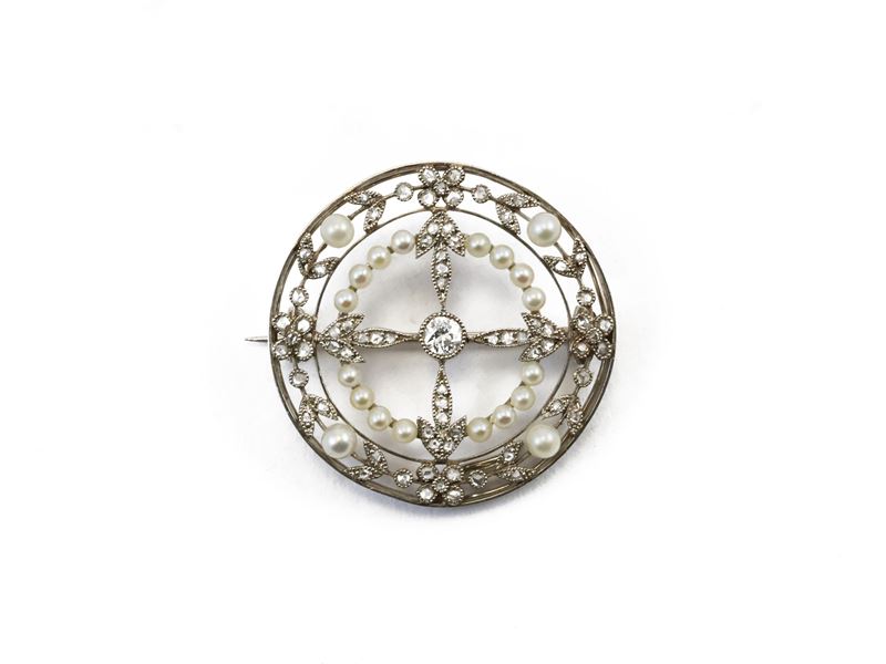 Spilla Liberty Floreale a Cerchio in Platino con Diamanti e Perle