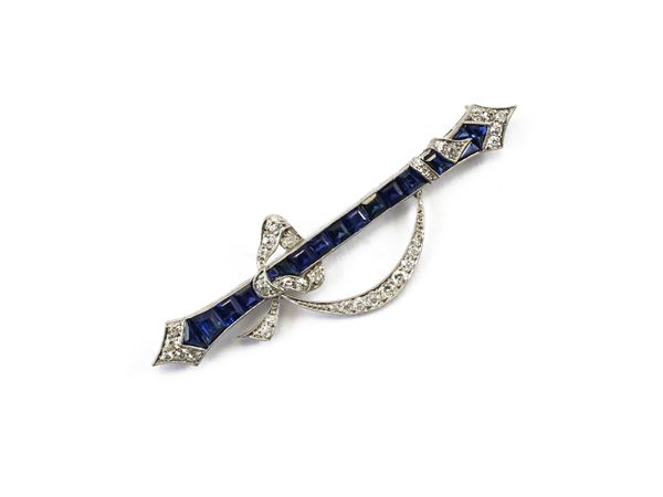 Platinum and yellow gold brooch with diamonds and sapphires