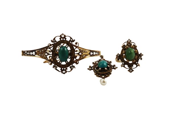 Parure consistig of red gold bracelet, pendant and ring with diamonds, turquoise and micro -pocker