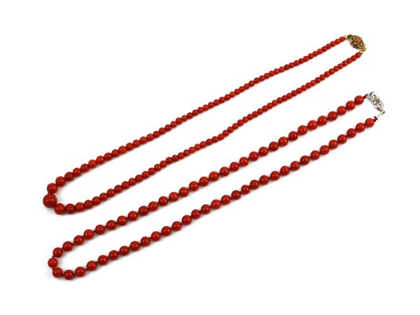 Two red coral strands with golden silver and white gold 585/°°° clasps