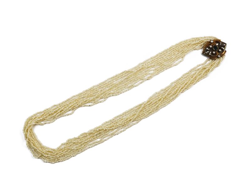 Collana Multifilo di Microperle con Fermezza in Oro Giallo, Argento e Diamanti