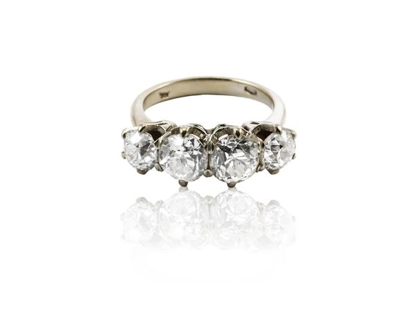 Anello rivière in oro bianco con diamanti