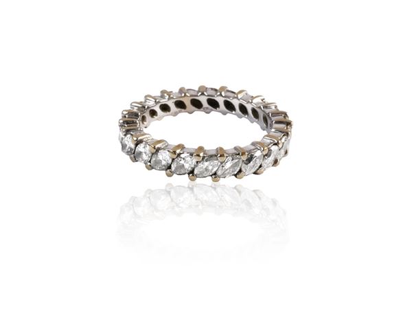 Eternelle ring in white gold with diamonds