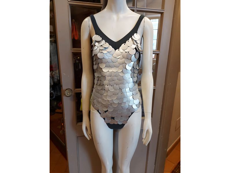 Dolce & Gabbana - Costume intero in lycra grigio con grandi paillettes color argento