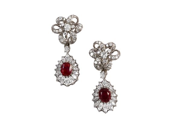 Pendant earrings in white gold with rubies and diamonds